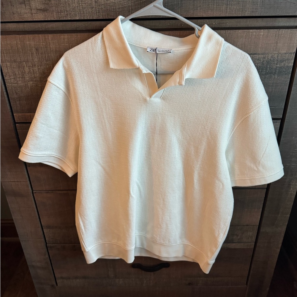 Never worn w/ original tag; Zara white short tee; small